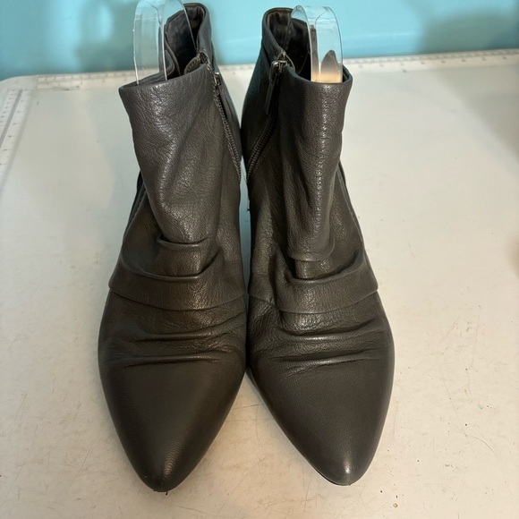 Kenneth Cole Reaction women’s grey pointed toe ankle  booties in size 9.5 - Picture 6 of 12